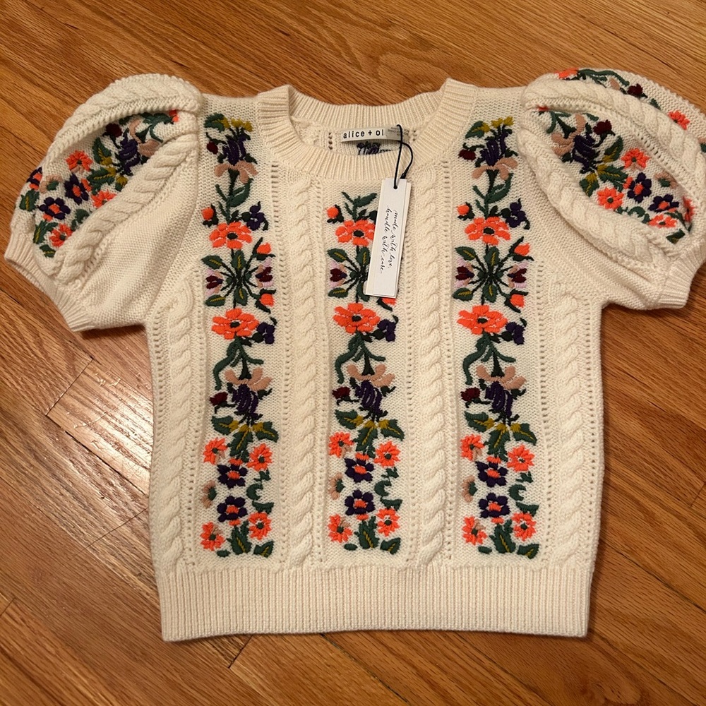 Alice and Olivia new with tags puffy sleeve floral knit sweater